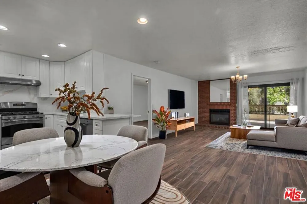 8600 Tuscany Avenue #202 Playa del Rey, CA 90293