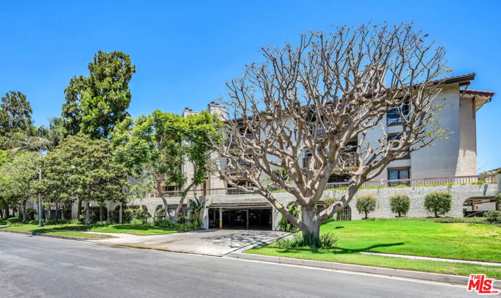8600 Tuscany Avenue #202 Playa del Rey, CA 90293