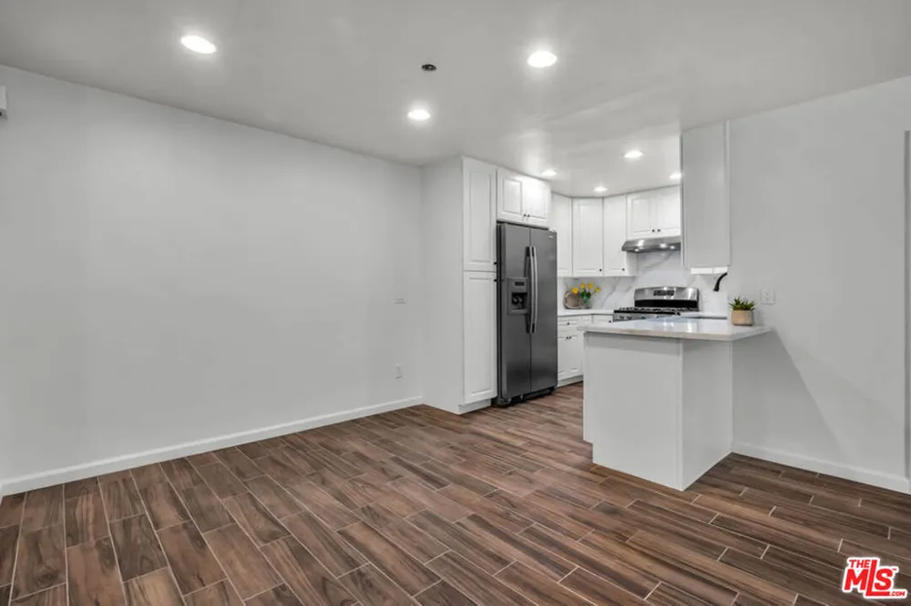 8600 Tuscany Avenue #202 Playa del Rey, CA 90293