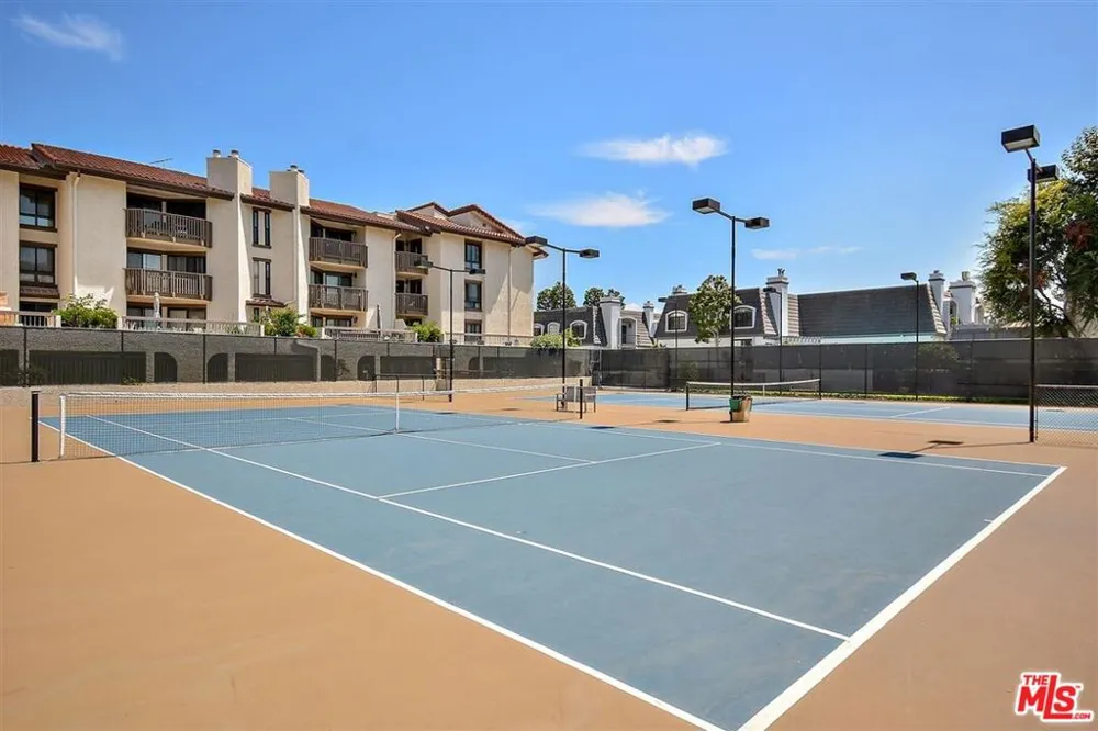 8600 Tuscany Avenue #202 Playa del Rey, CA 90293