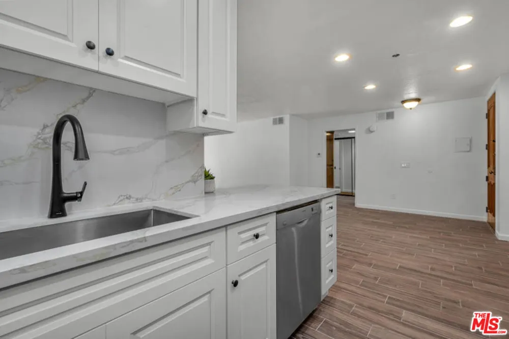 8600 Tuscany Avenue #202 Playa del Rey, CA 90293