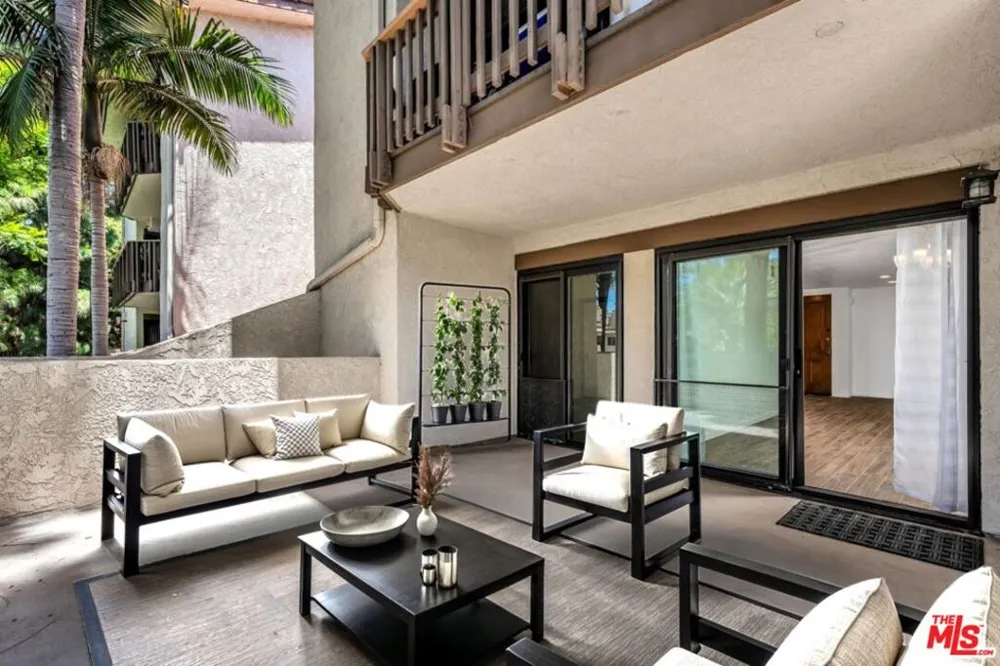 8600 Tuscany Avenue #202 Playa del Rey, CA 90293