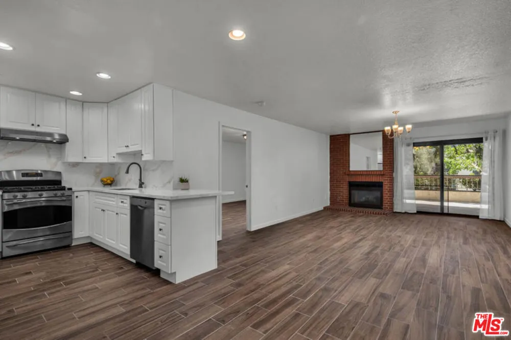 8600 Tuscany Avenue #202 Playa del Rey, CA 90293