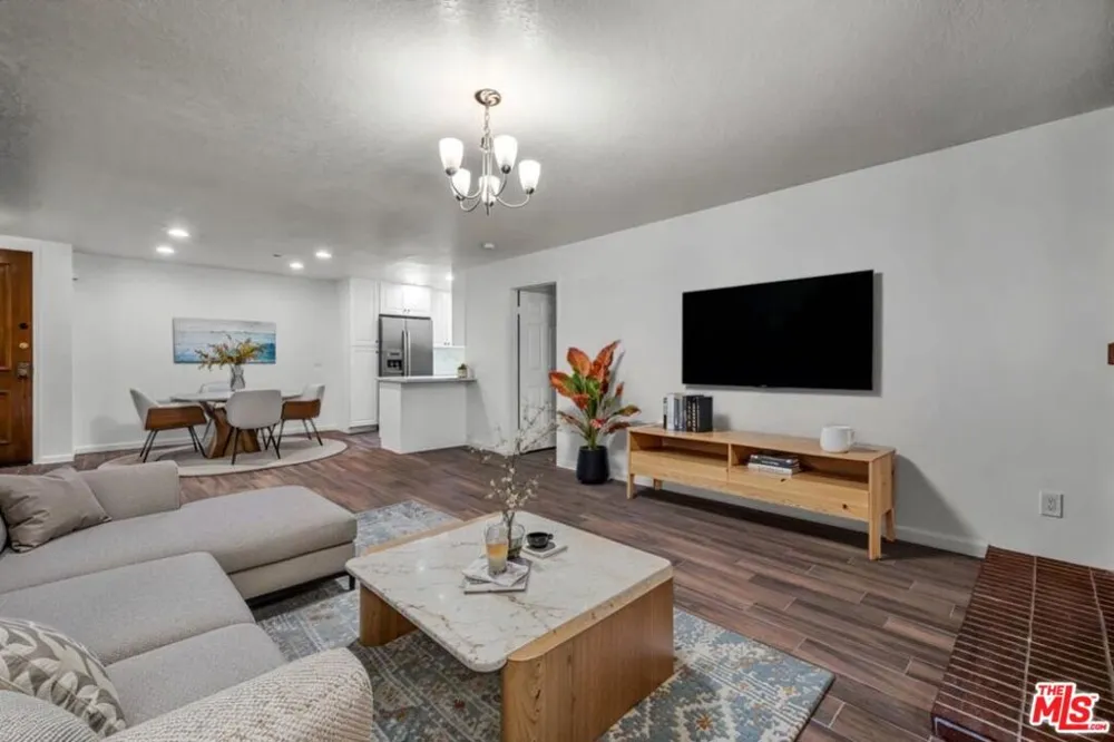 8600 Tuscany Avenue #202 Playa del Rey, CA 90293