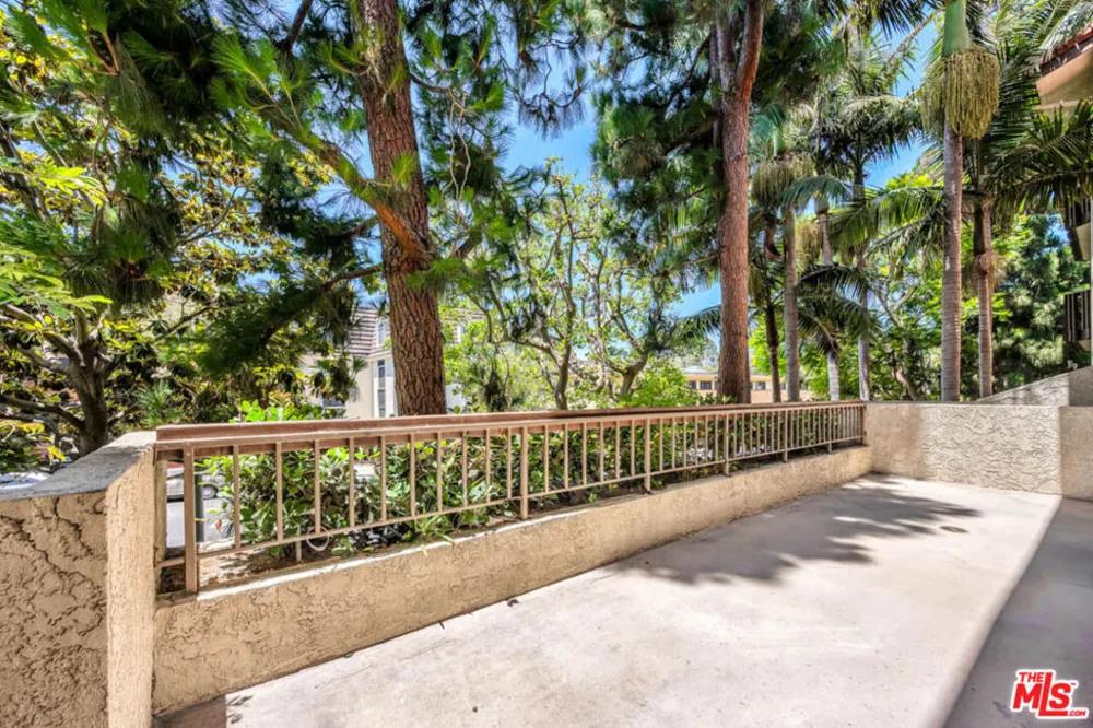 8600 Tuscany Avenue #202 Playa del Rey, CA 90293