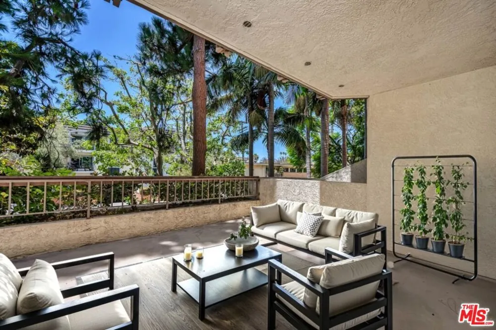 8600 Tuscany Avenue #202 Playa del Rey, CA 90293