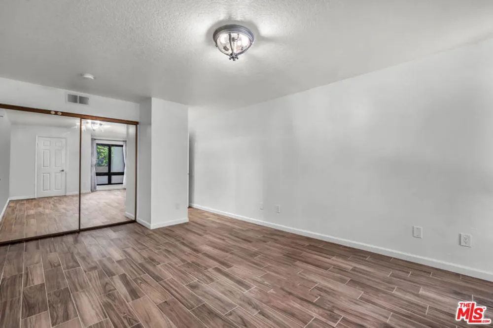 8600 Tuscany Avenue #202 Playa del Rey, CA 90293