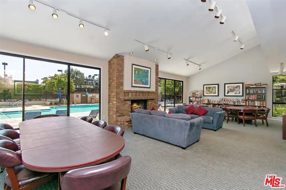 8600 Tuscany Avenue #202 Playa del Rey, CA 90293