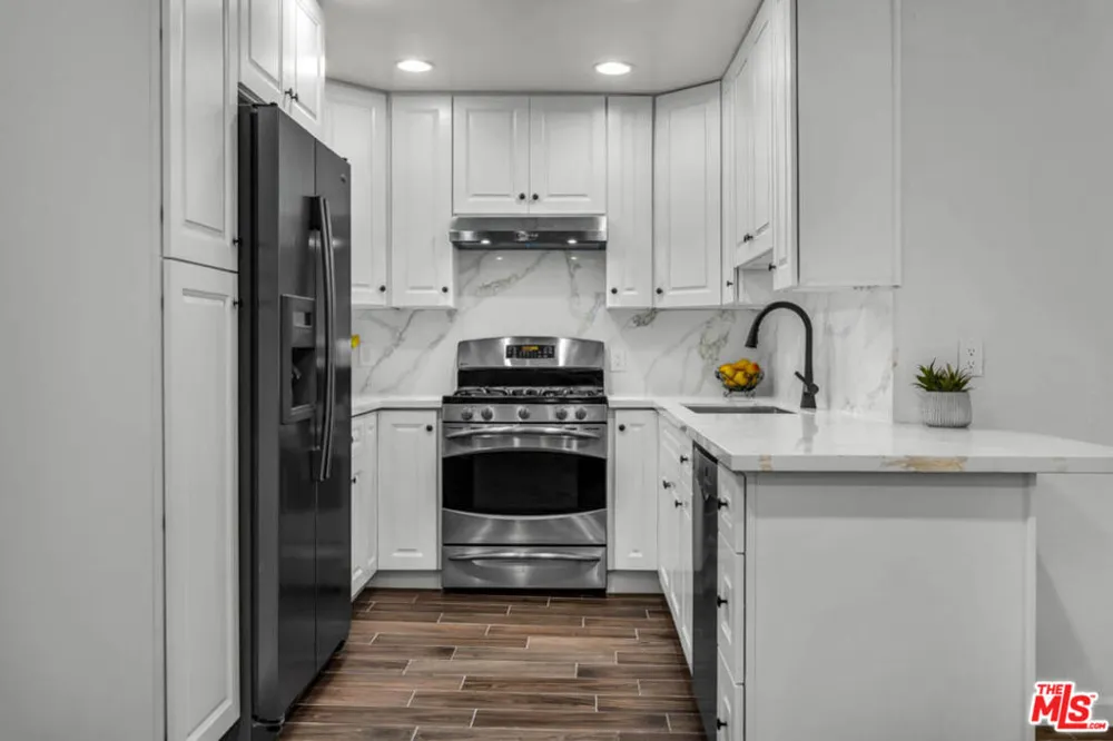 8600 Tuscany Avenue #202 Playa del Rey, CA 90293