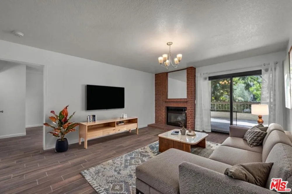 8600 Tuscany Avenue #202 Playa del Rey, CA 90293