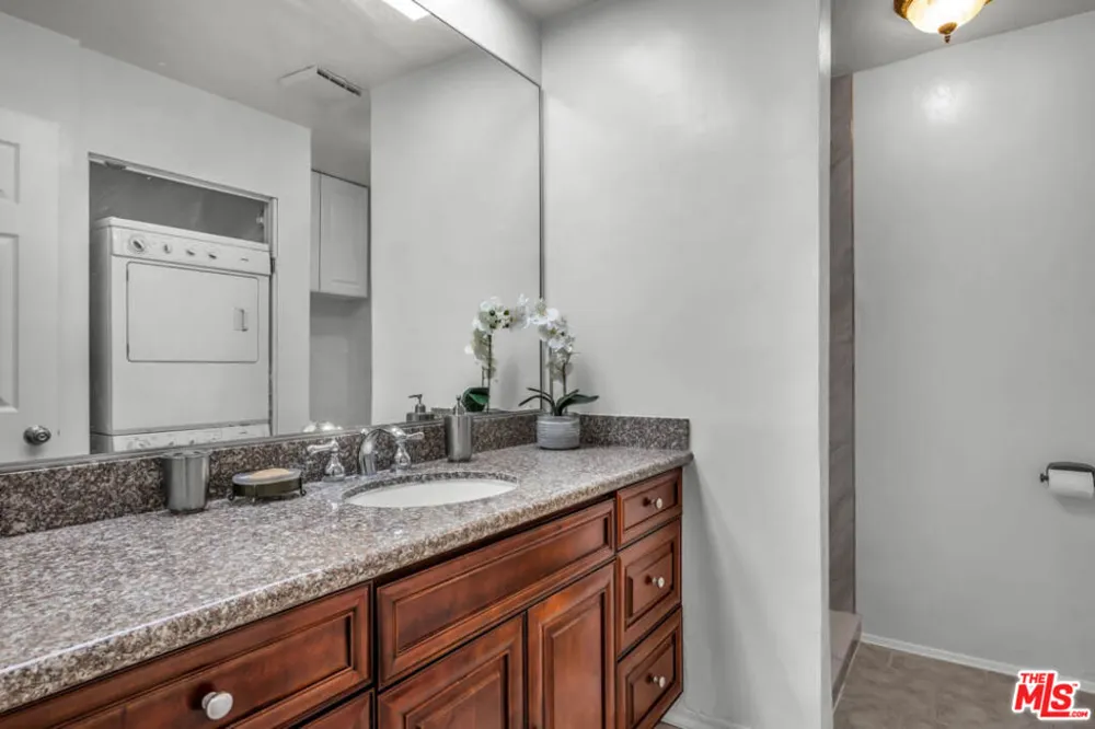 8600 Tuscany Avenue #202 Playa del Rey, CA 90293