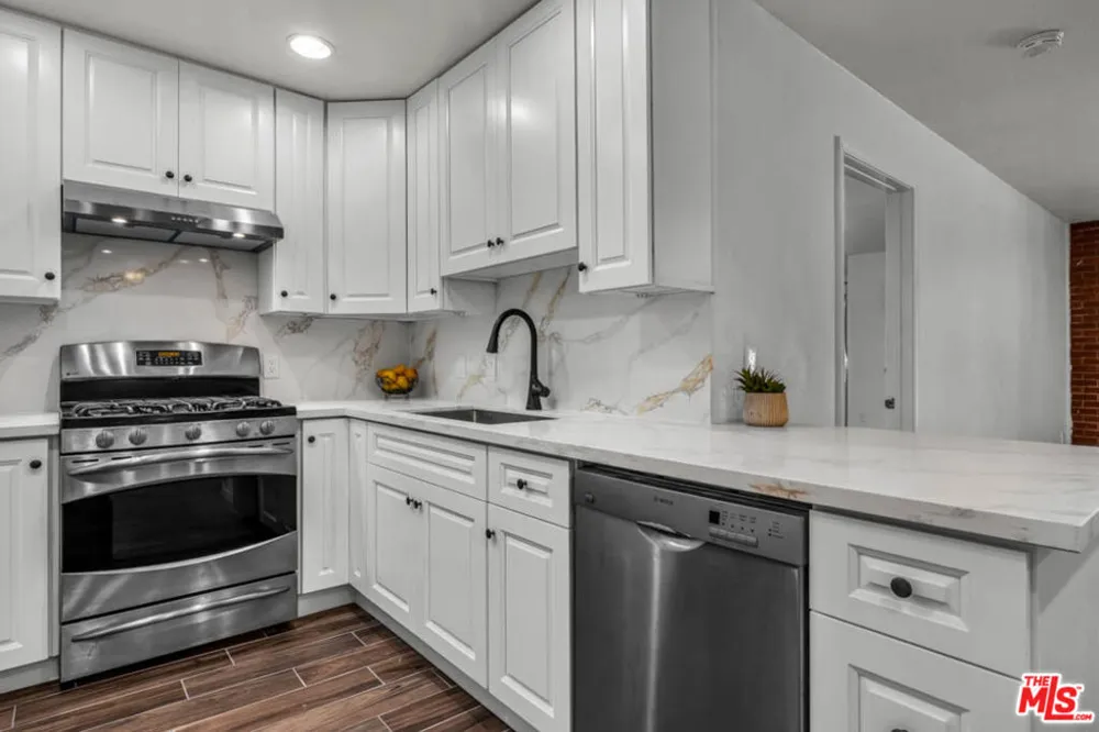 8600 Tuscany Avenue #202 Playa del Rey, CA 90293