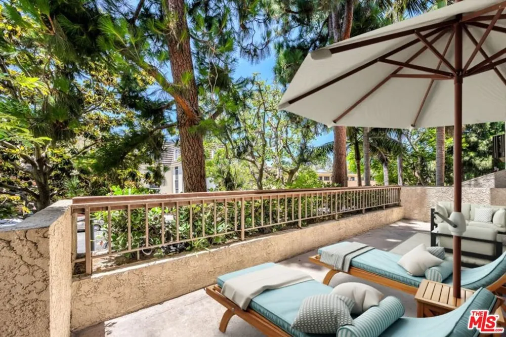 8600 Tuscany Avenue #202 Playa del Rey, CA 90293