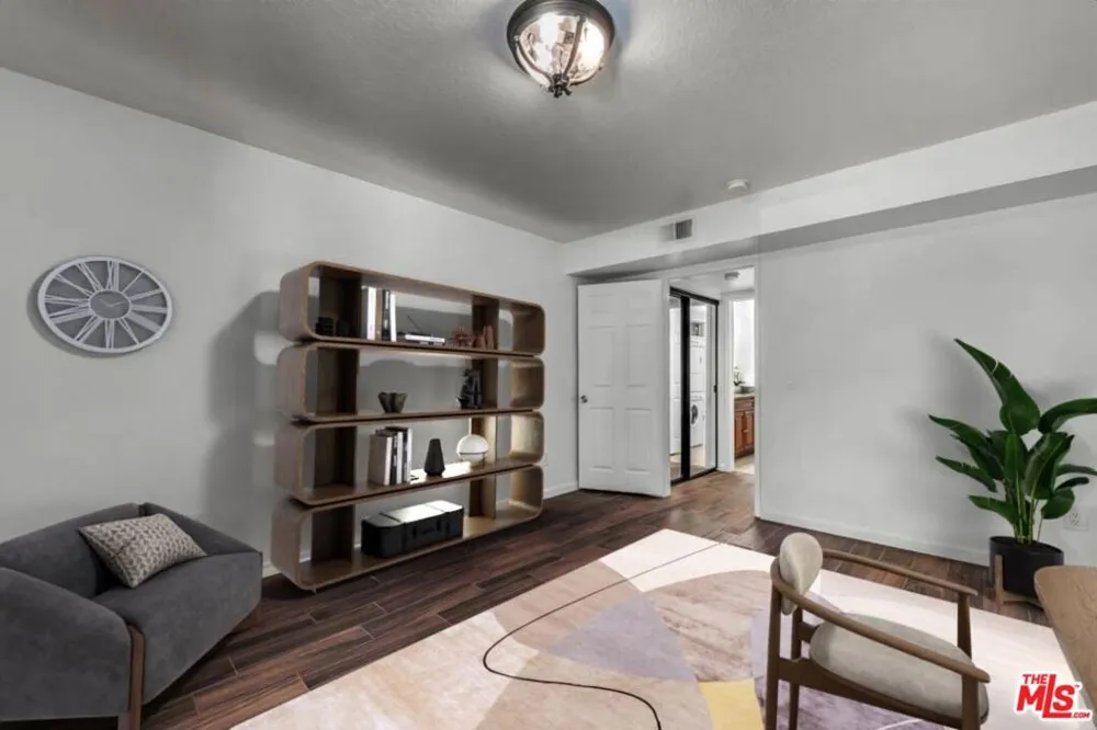 8600 Tuscany Avenue #202 Playa del Rey, CA 90293