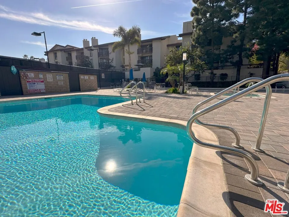 8600 Tuscany Avenue #202 Playa del Rey, CA 90293