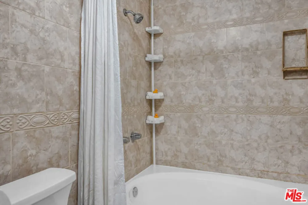 8600 Tuscany Avenue #202 Playa del Rey, CA 90293