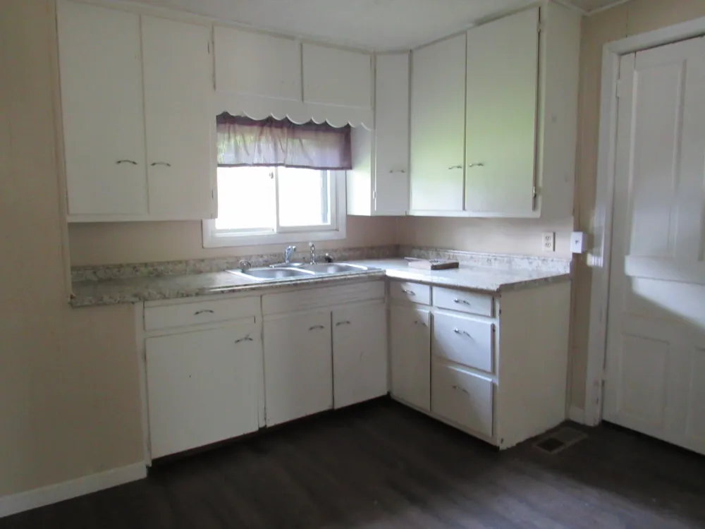 161 Palmer Avenue Colon, MI 49040