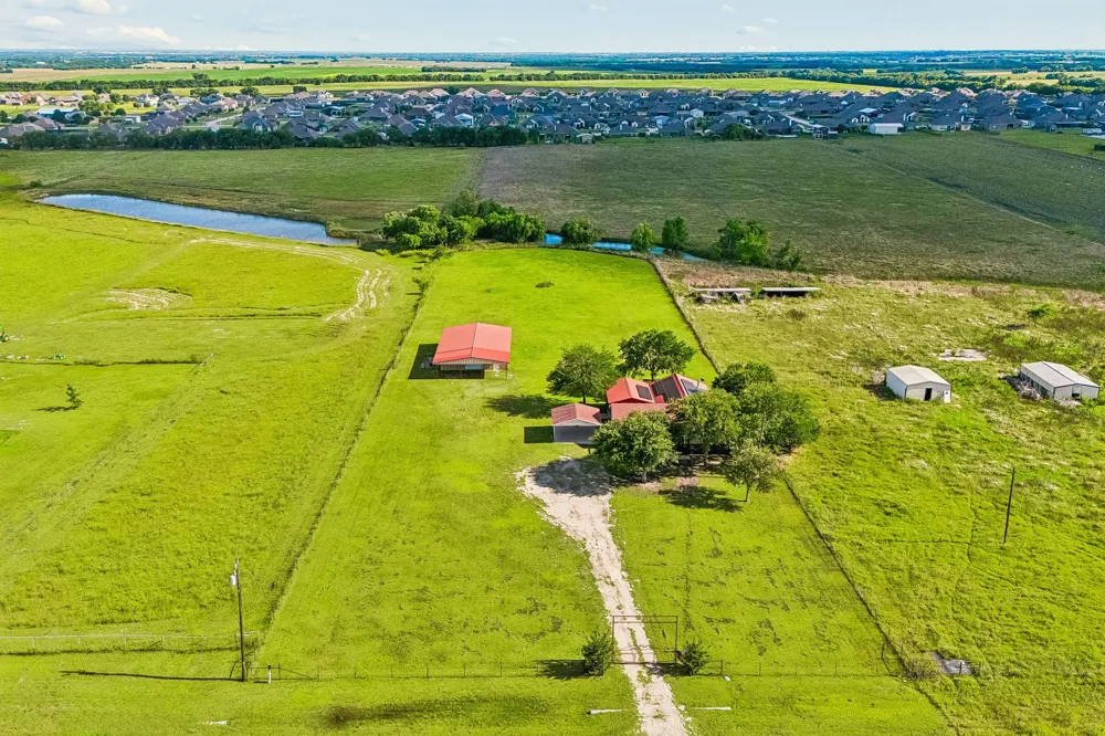 1769 County Road 596 Nevada, TX 75173