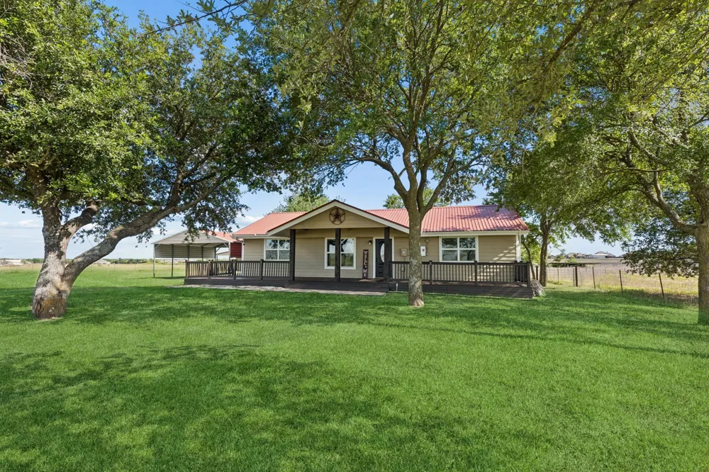 1769 County Road 596 Nevada, TX 75173