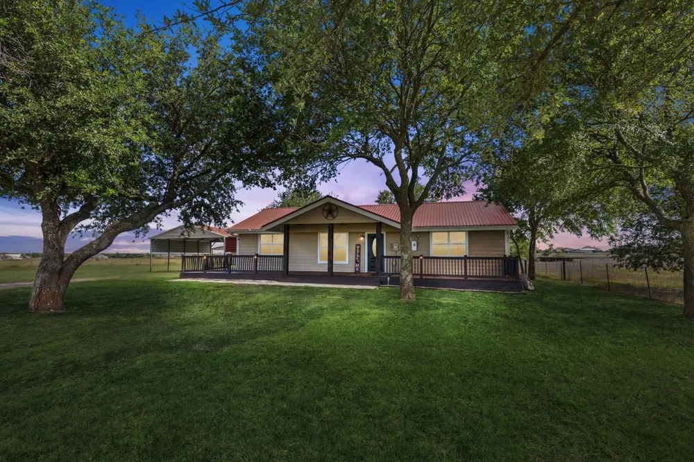 1769 County Road 596 Nevada, TX 75173