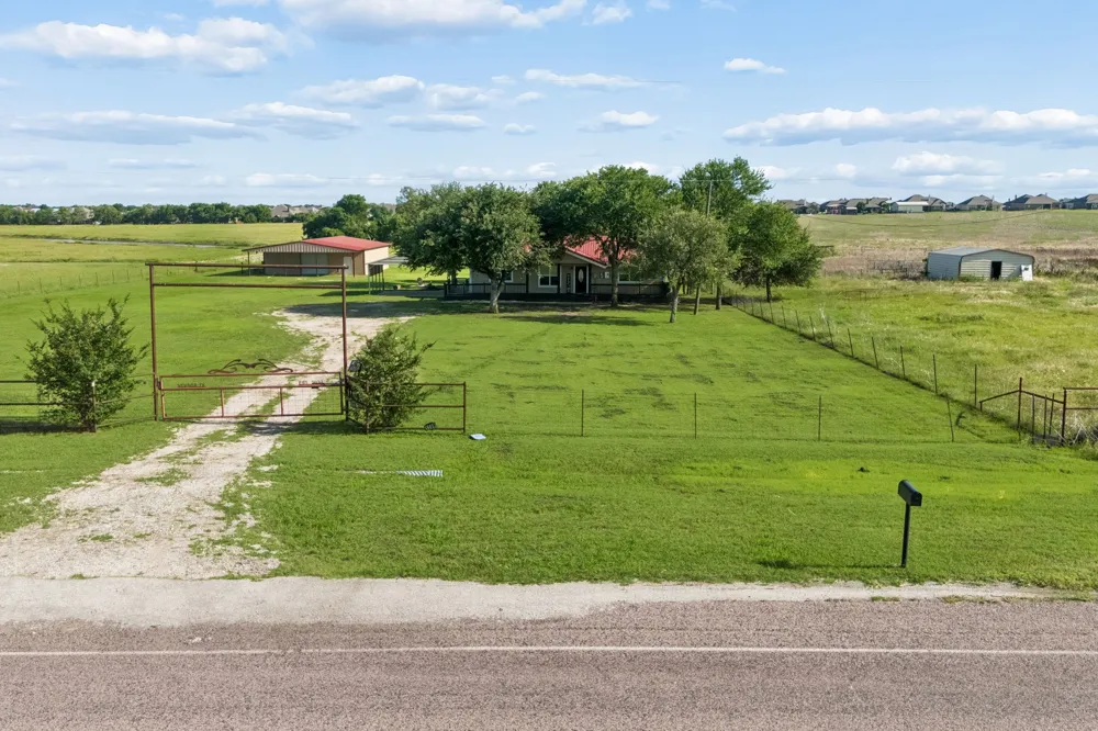 1769 County Road 596 Nevada, TX 75173