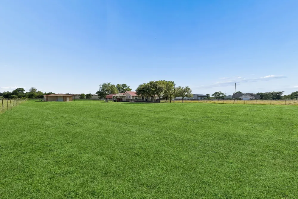 1769 County Road 596 Nevada, TX 75173