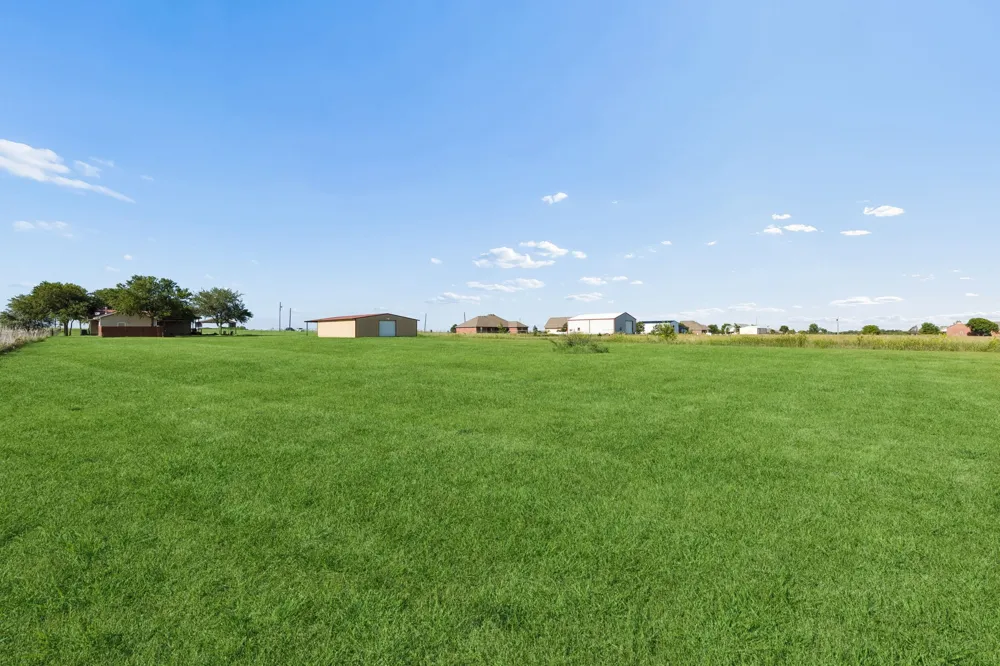 1769 County Road 596 Nevada, TX 75173