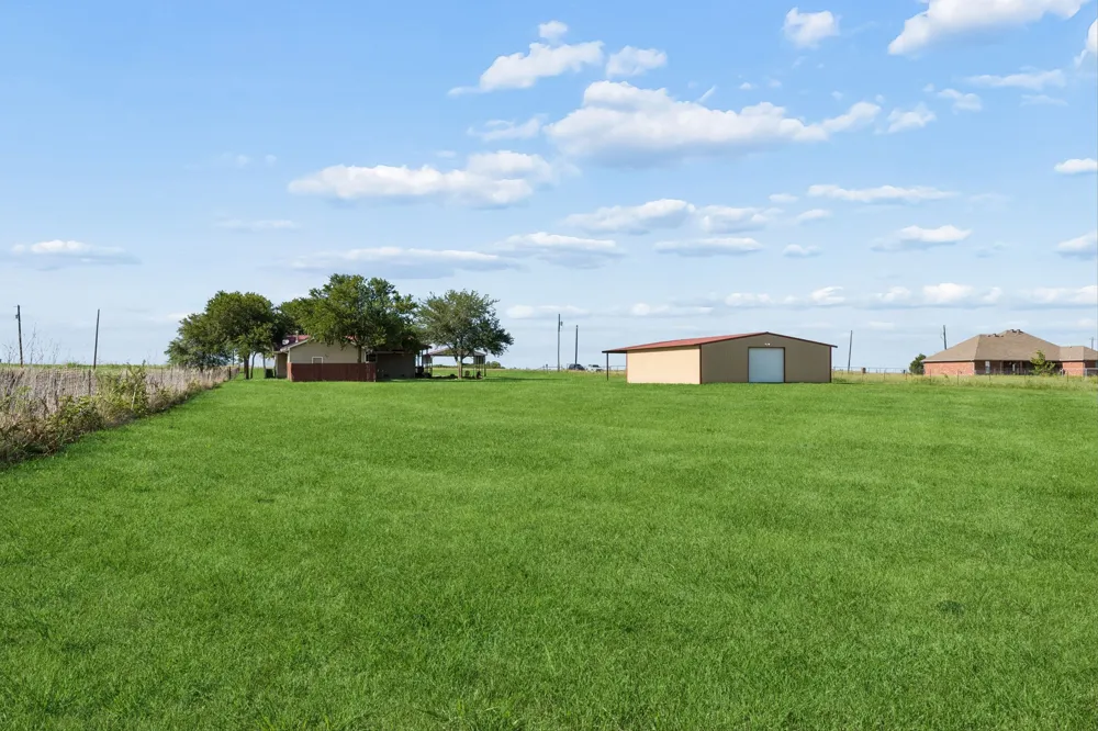 1769 County Road 596 Nevada, TX 75173
