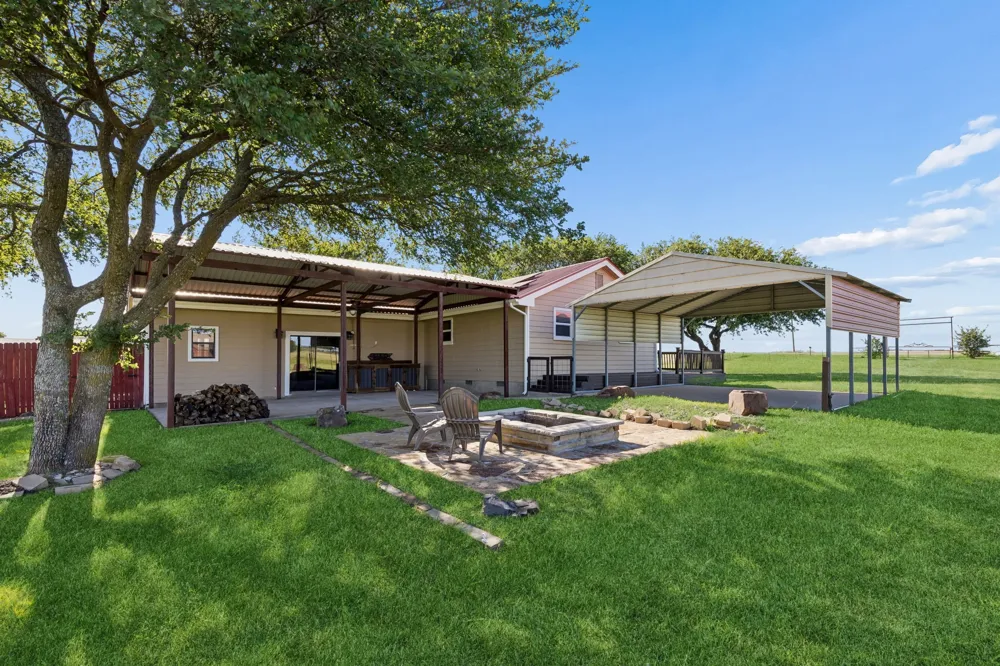 1769 County Road 596 Nevada, TX 75173