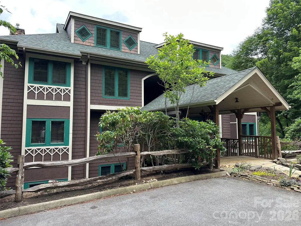 222 Creekside Way #D/101 Burnsville, NC 28714