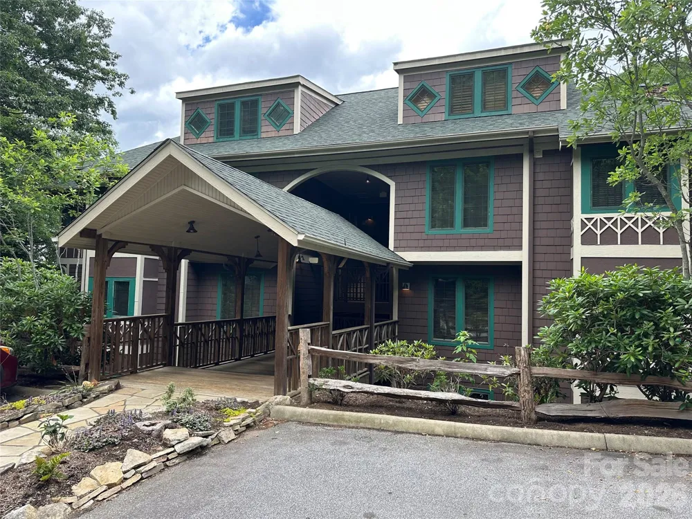 222 Creekside Way #D/101 Burnsville, NC 28714
