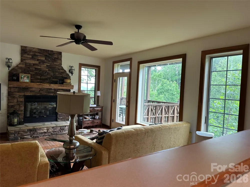 222 Creekside Way #D/101 Burnsville, NC 28714