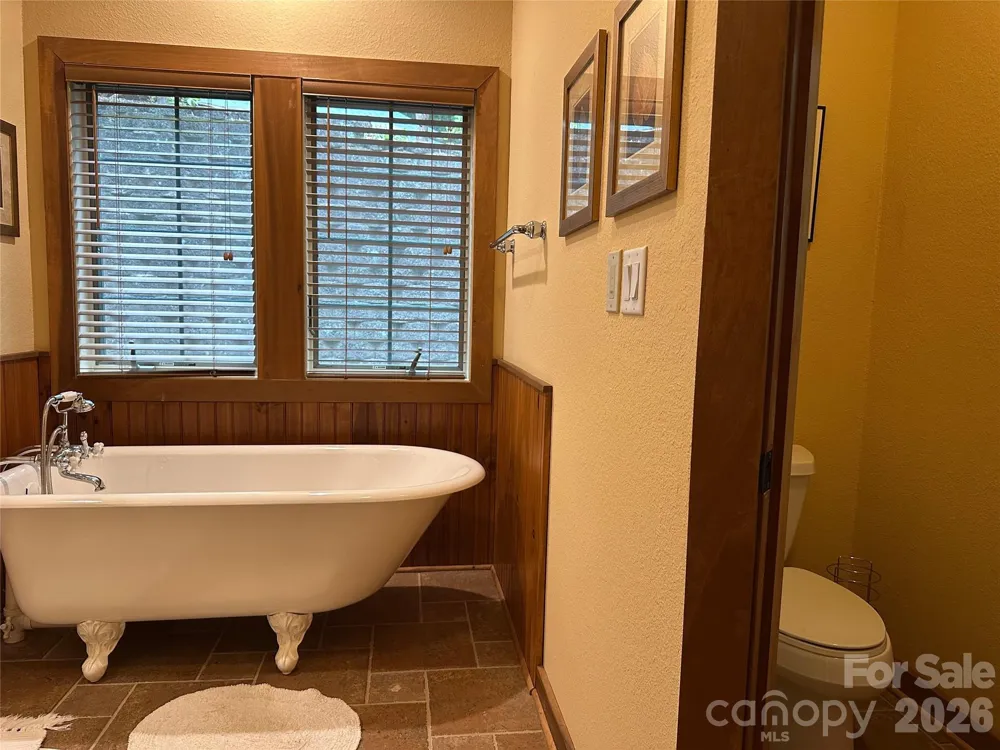 222 Creekside Way #D/101 Burnsville, NC 28714