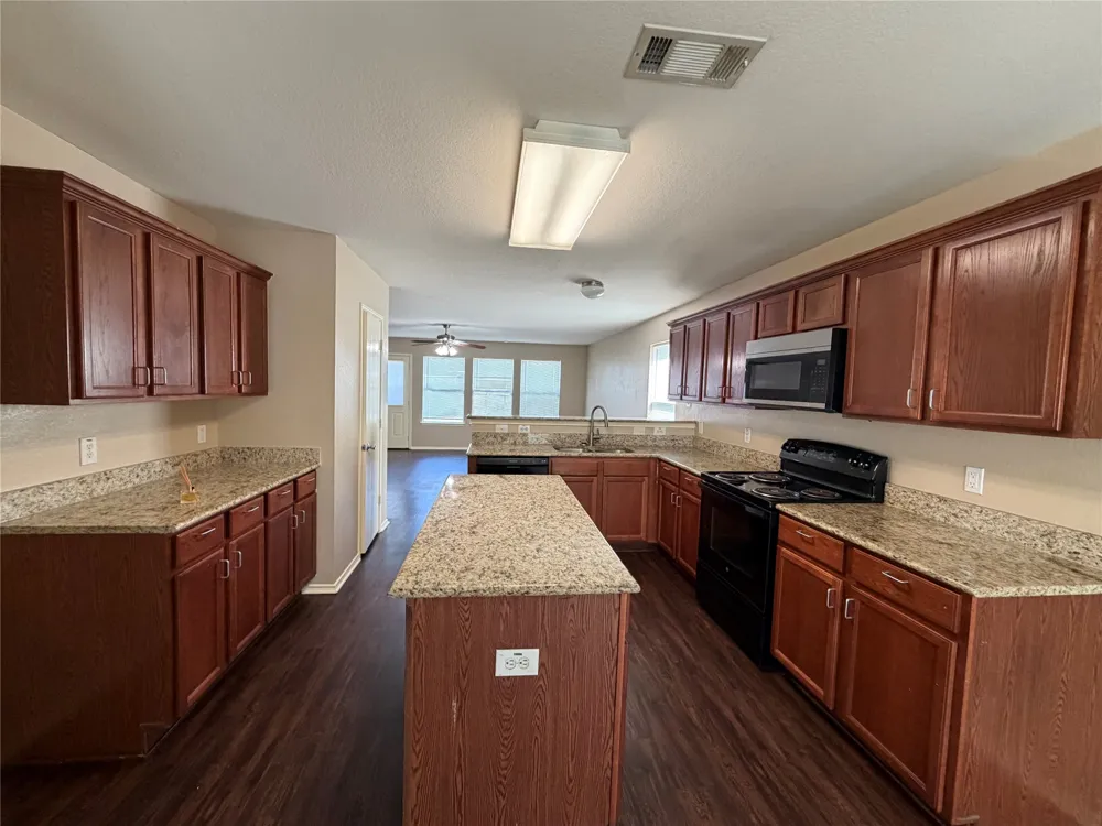 1343 Marvin Gardens Lancaster, TX 75134