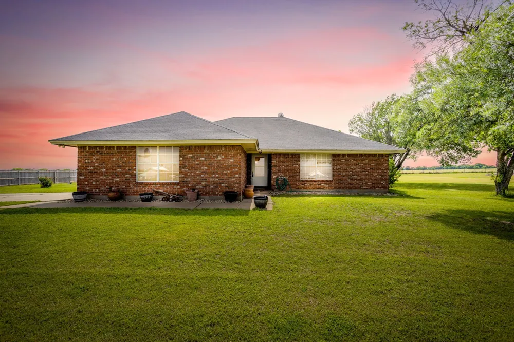 2516 County Road 415 Coyote Flats, TX 76031