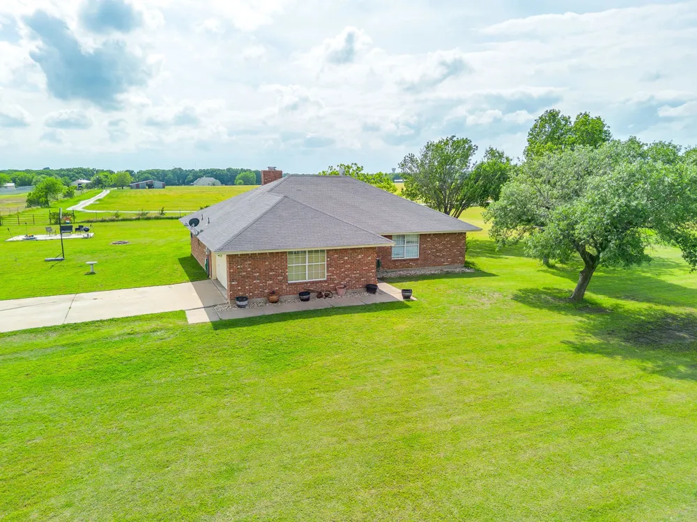 2516 County Road 415 Coyote Flats, TX 76031