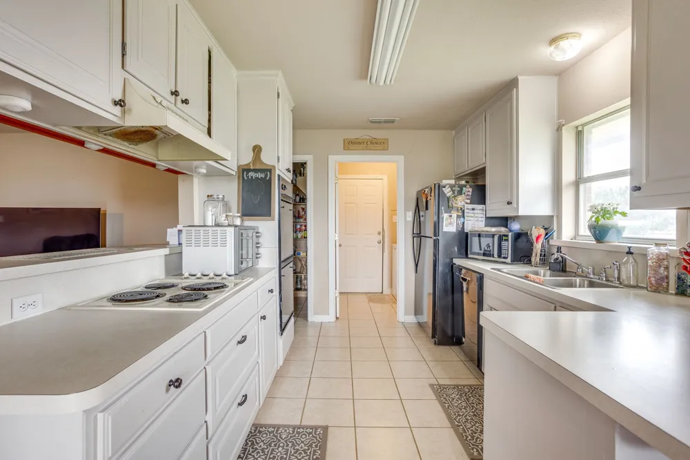 2516 County Road 415 Coyote Flats, TX 76031