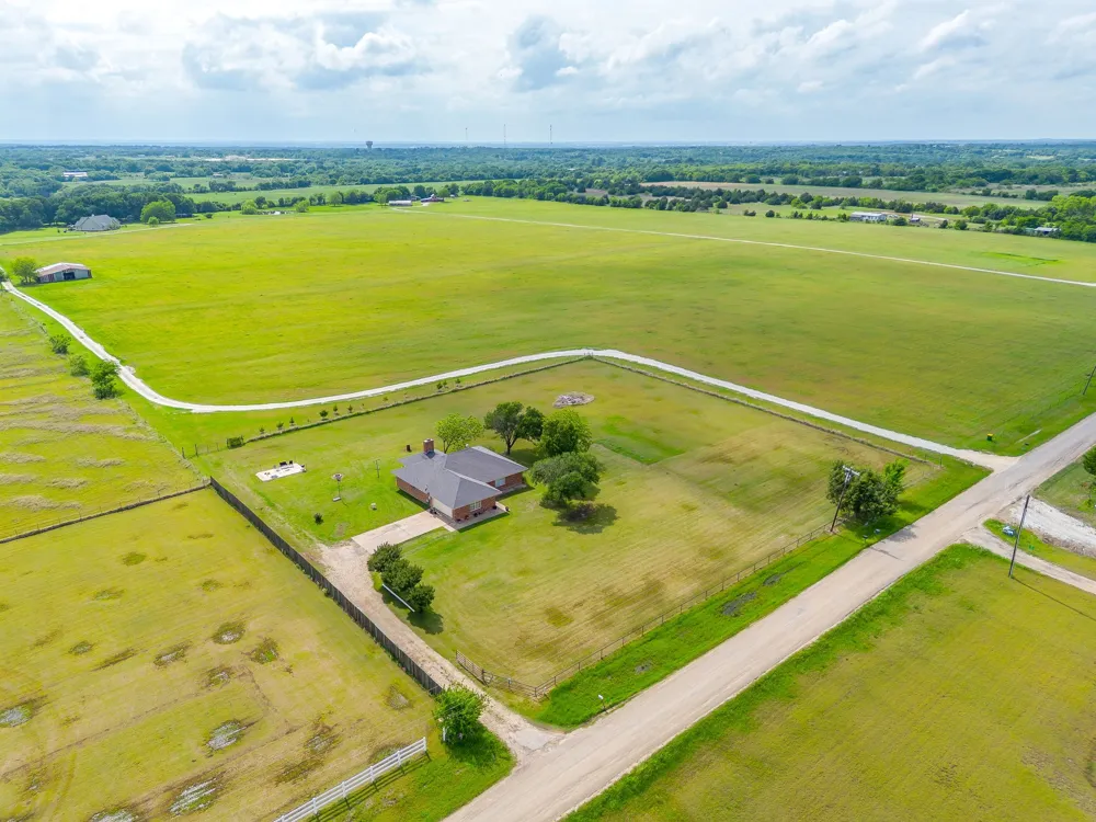 2516 County Road 415 Coyote Flats, TX 76031