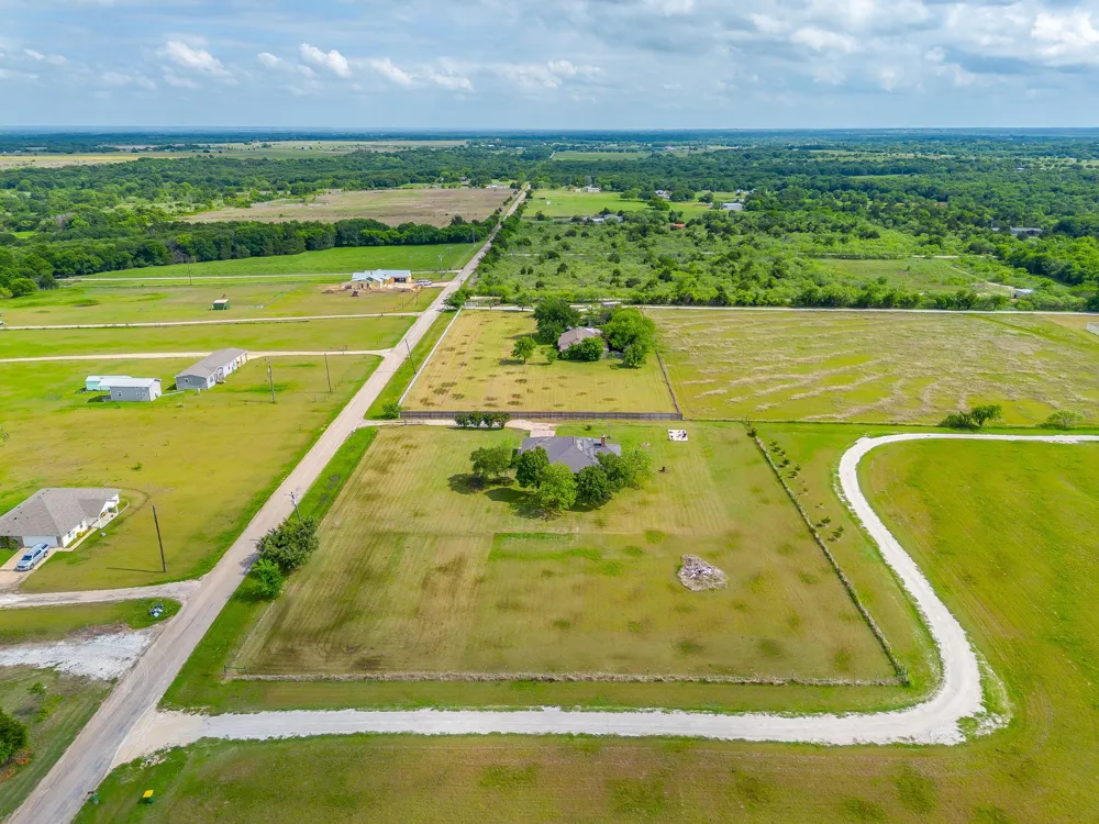 2516 County Road 415 Coyote Flats, TX 76031