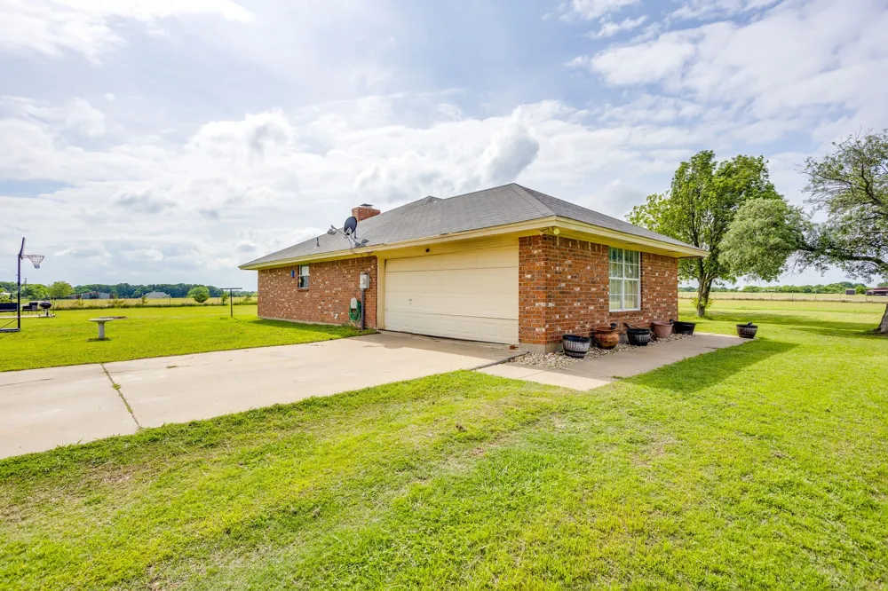 2516 County Road 415 Coyote Flats, TX 76031