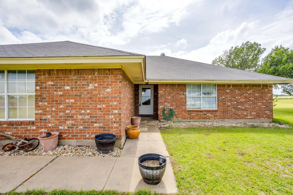 2516 County Road 415 Coyote Flats, TX 76031