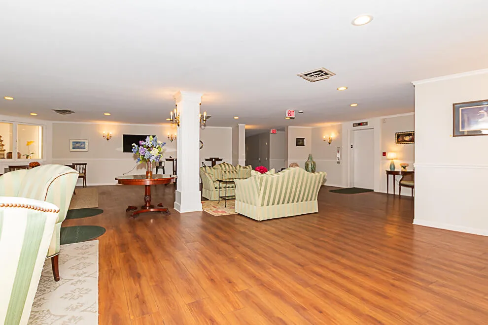 4040 Greenleaf Circle #408 Kalamazoo, MI 49008