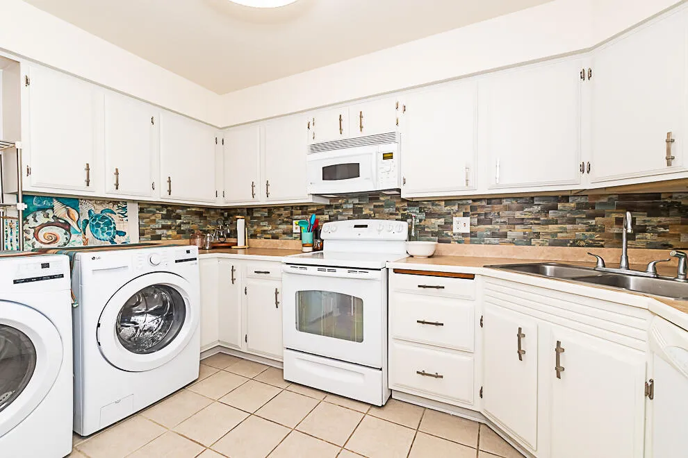4040 Greenleaf Circle #408 Kalamazoo, MI 49008