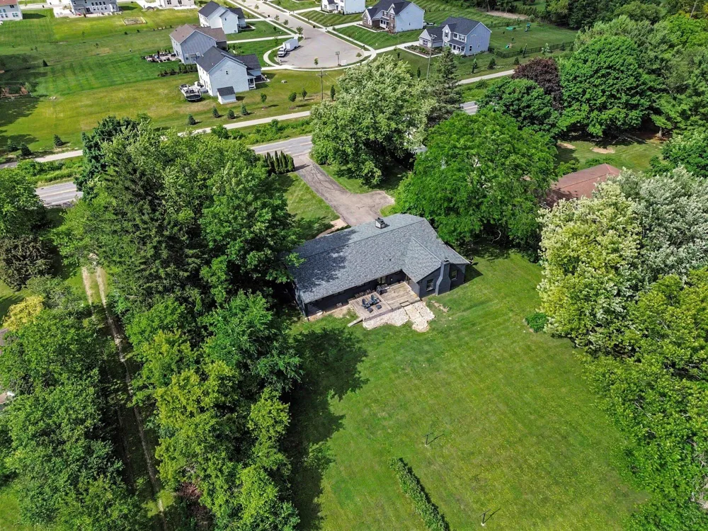 1145 W Bemis Road Saline, MI 48176