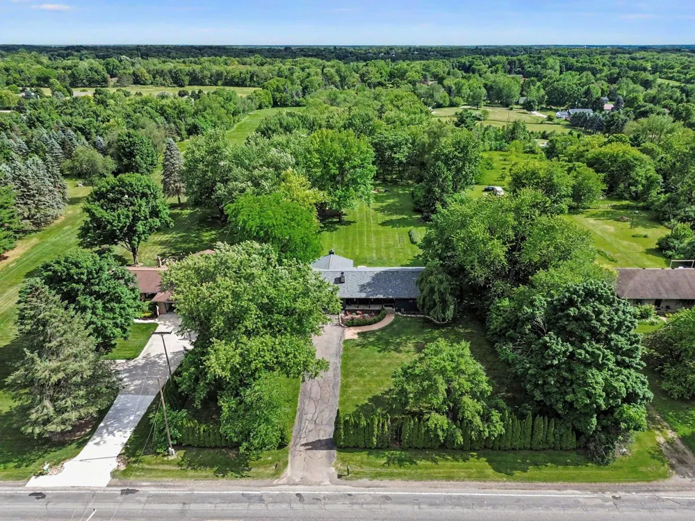 1145 W Bemis Road Saline, MI 48176