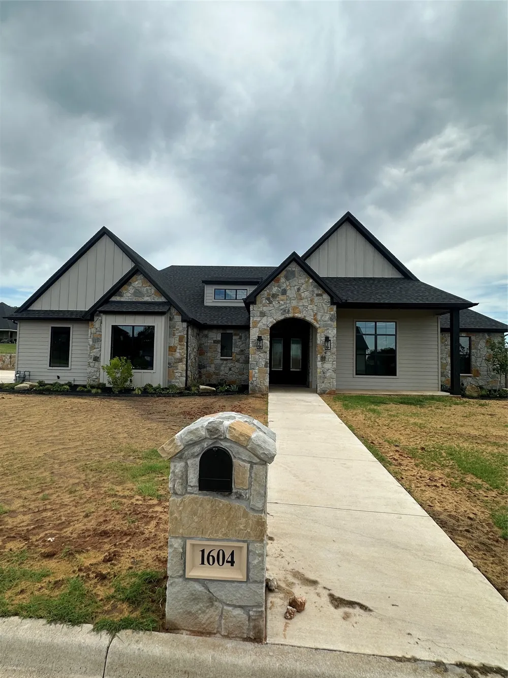 1604 N Mason Bowie, TX 76230