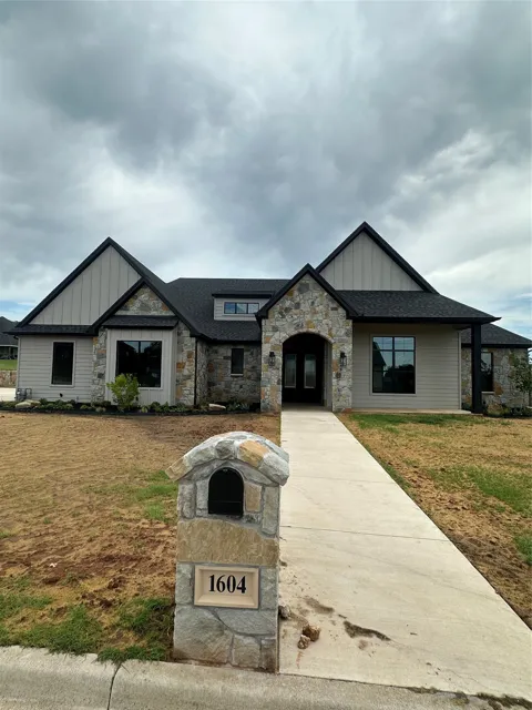 1604 N Mason