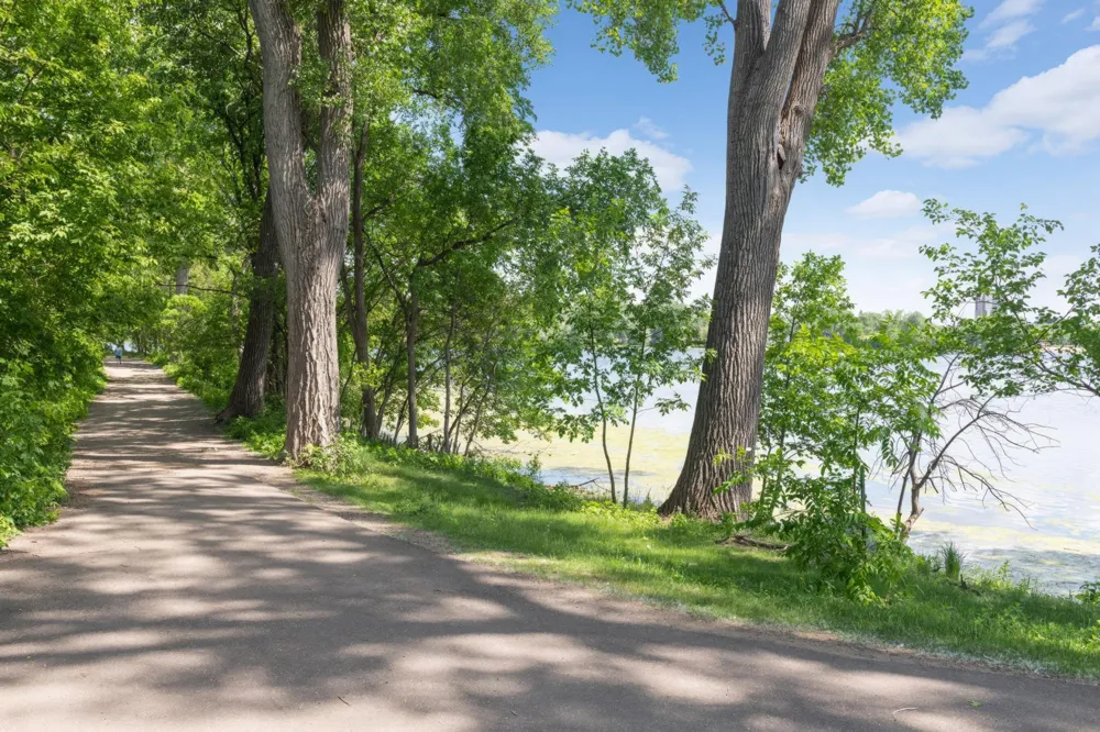 2837 Glenhurst Avenue Saint Louis Park, MN 55416