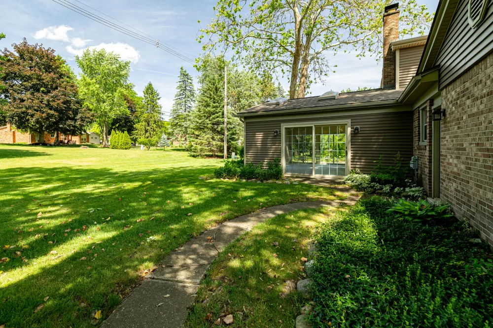 41826 Sunnydale Lane Northville, MI 48168