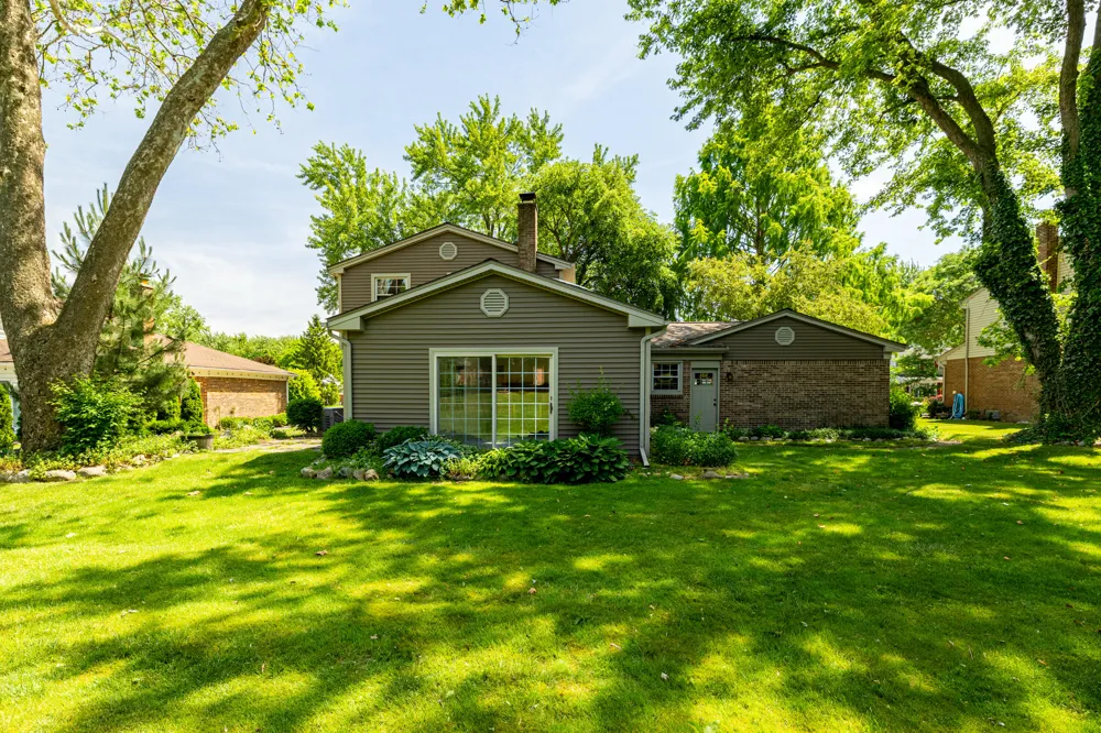 41826 Sunnydale Lane Northville, MI 48168
